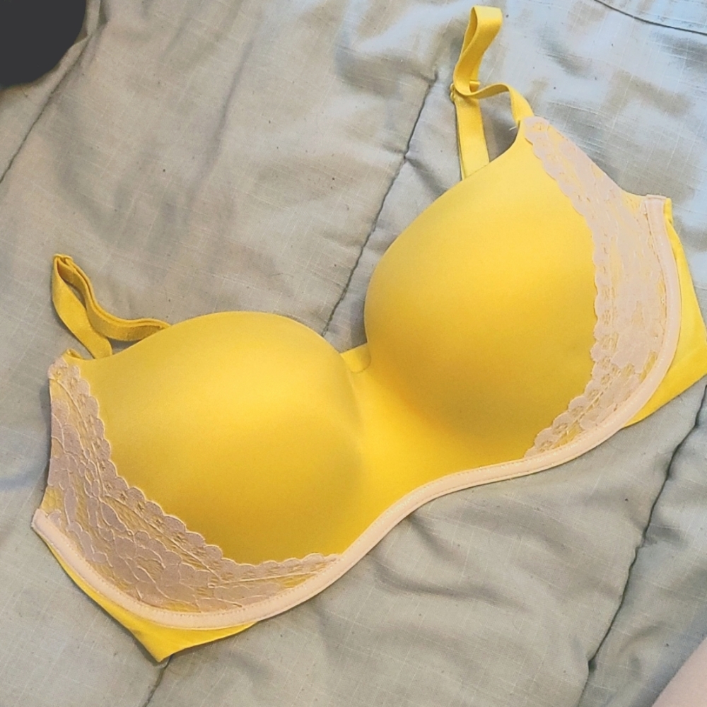 Like New Balconet Victoria Secret 36DD